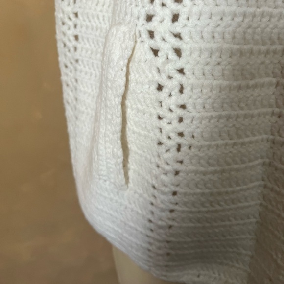 Crocheted Caplet Granie chic White Shell buttons Handmade Vintage - Picture 7 of 8